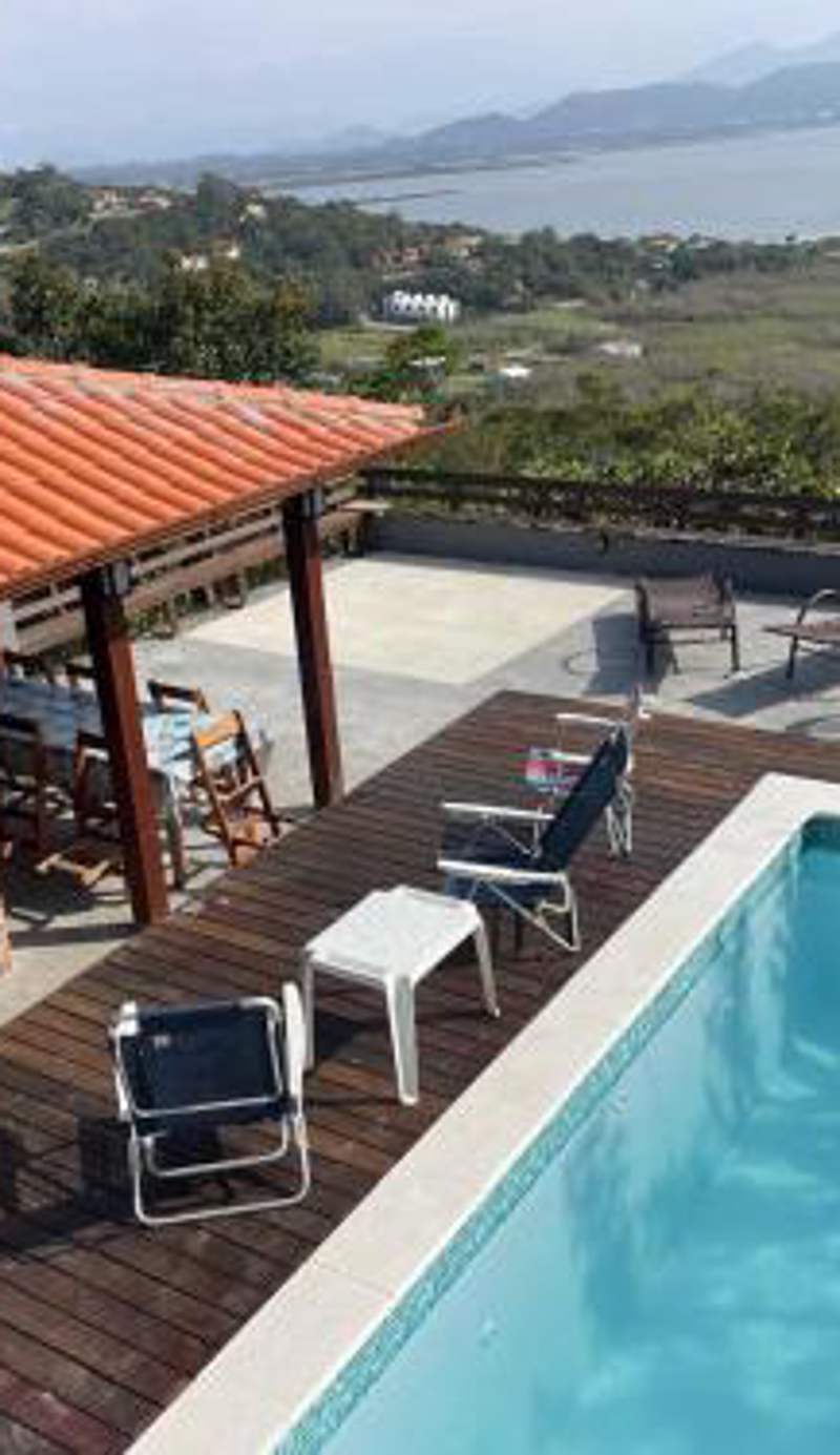 Casa com piscina e incrível vista para lagoa