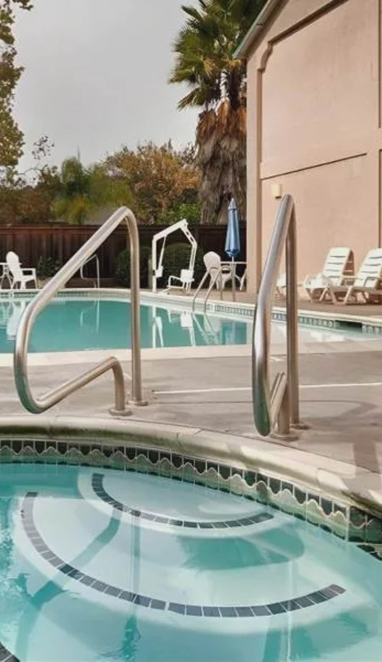 Cloverdale Wine Country Inn and Suites
