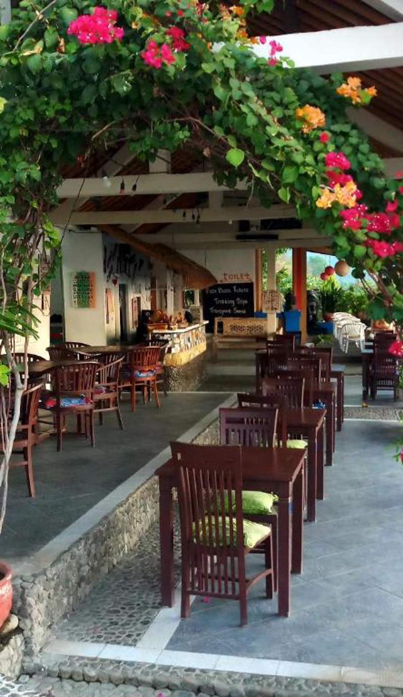 Waenis Sunset View Hotel and Restaurant