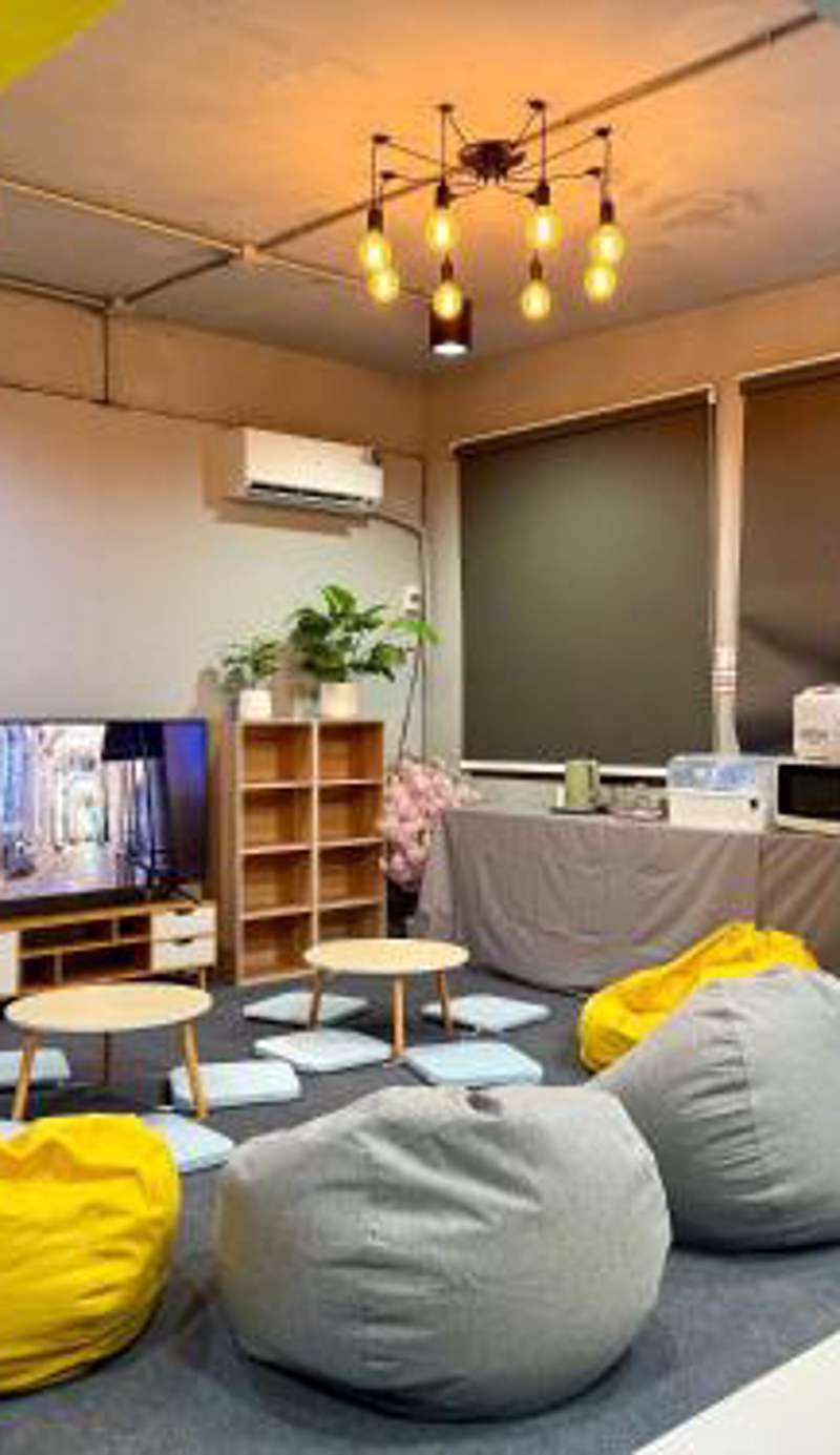 Sukhum Huai Khwang Guest House
