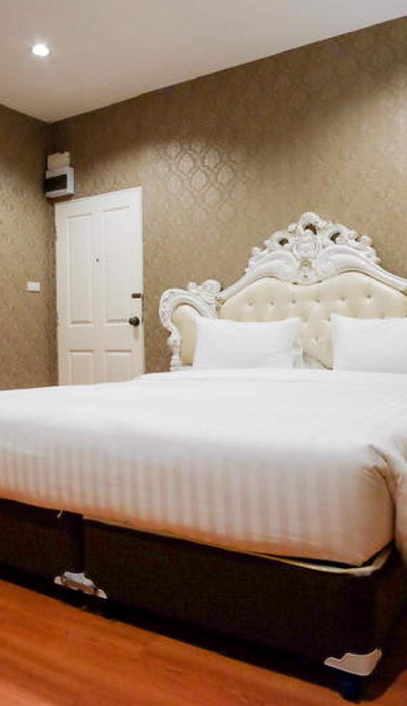 The O-Zone Airport Inn