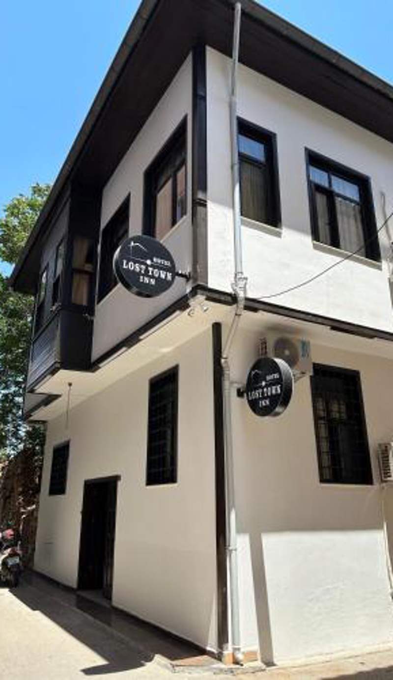 Loost Town Inn Hotel