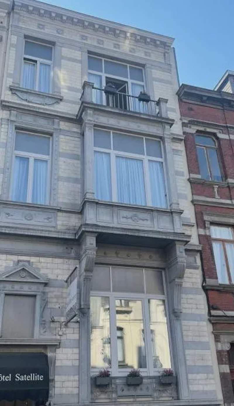 Hotel Satellite