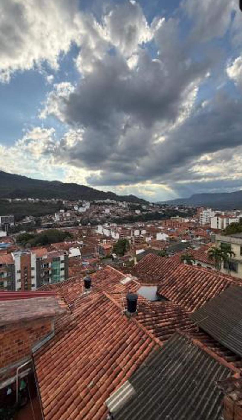 Apto. en zona céntrica con vista panorámica al pueblo