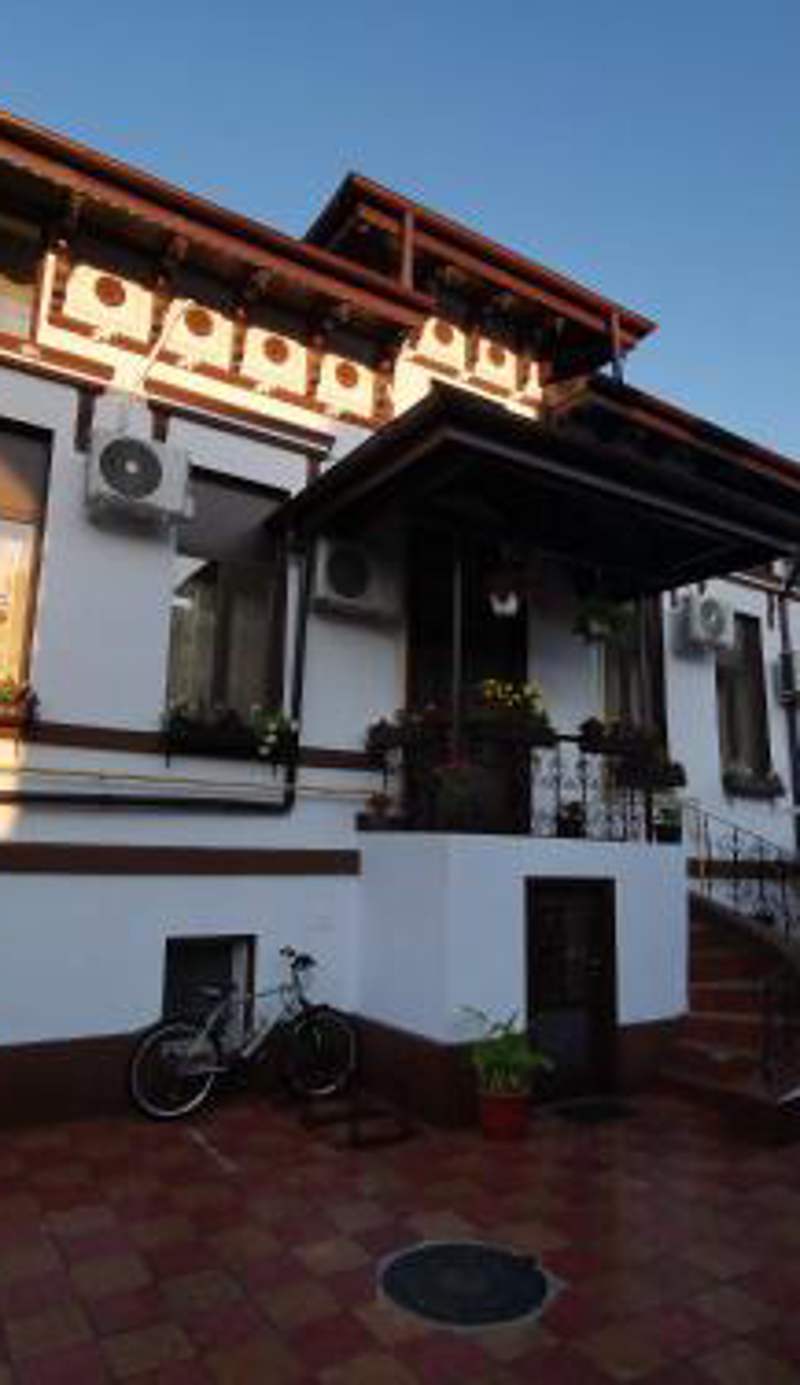 Joe Hostel