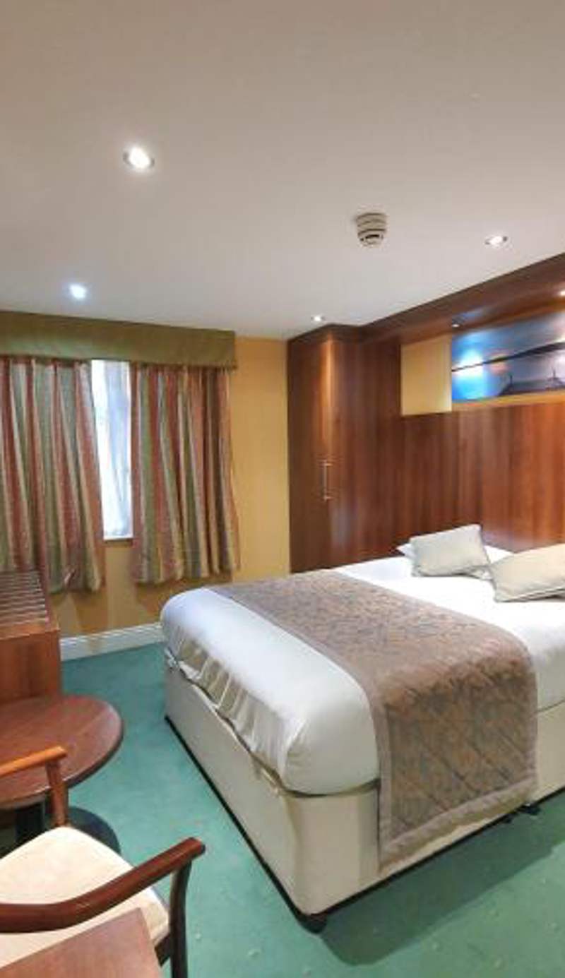 Hotel Oliver, 198 Cromwell Road SW50SN
