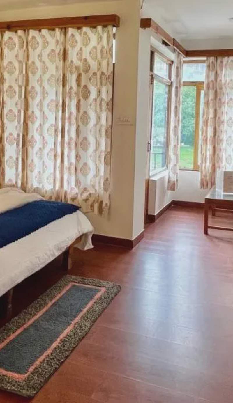 Hotel Tourist 10 minutes walking distance from the mall