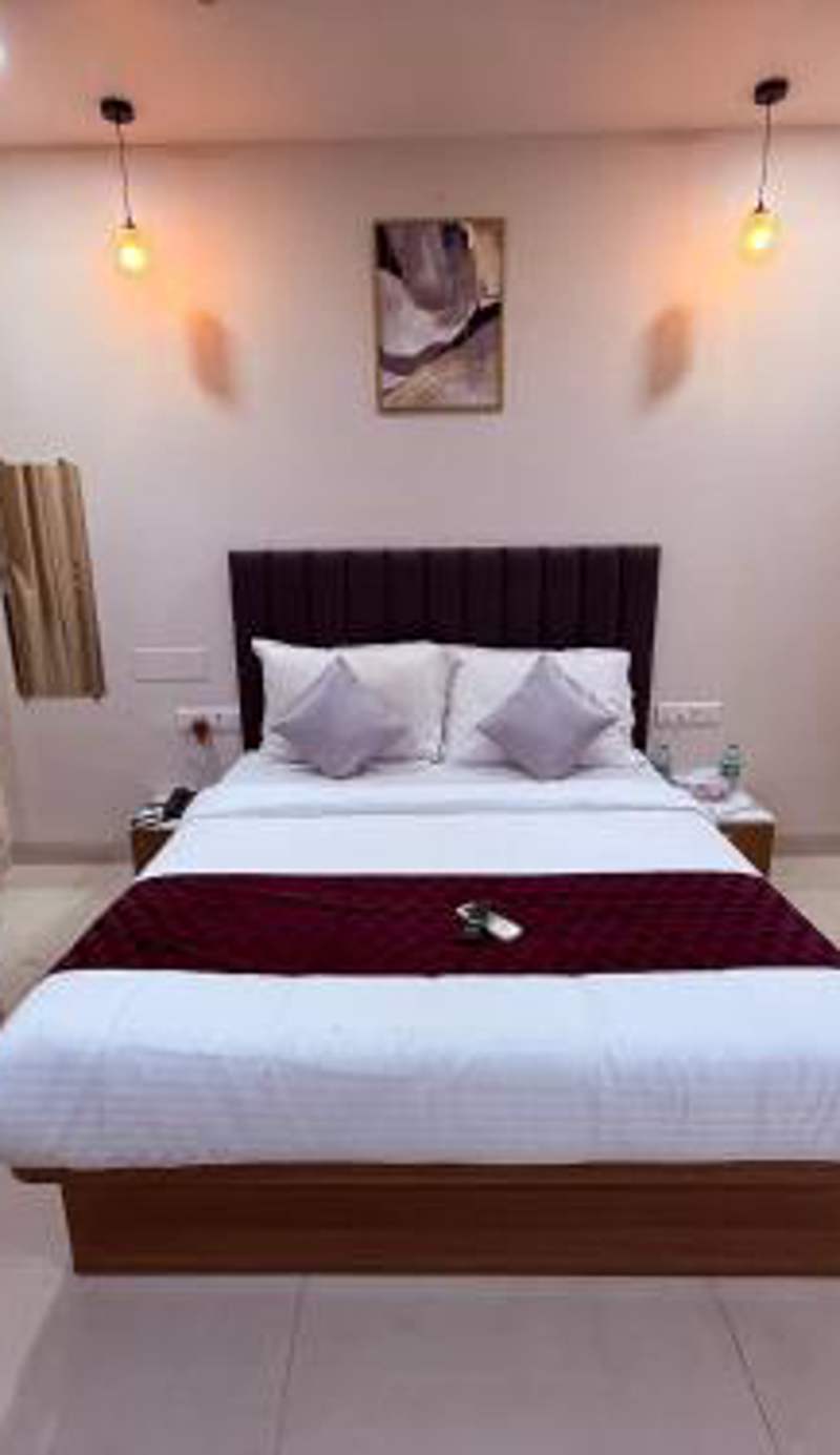 Hotel Silver Leaf - Vile Parle East - Near Mumbai Airport