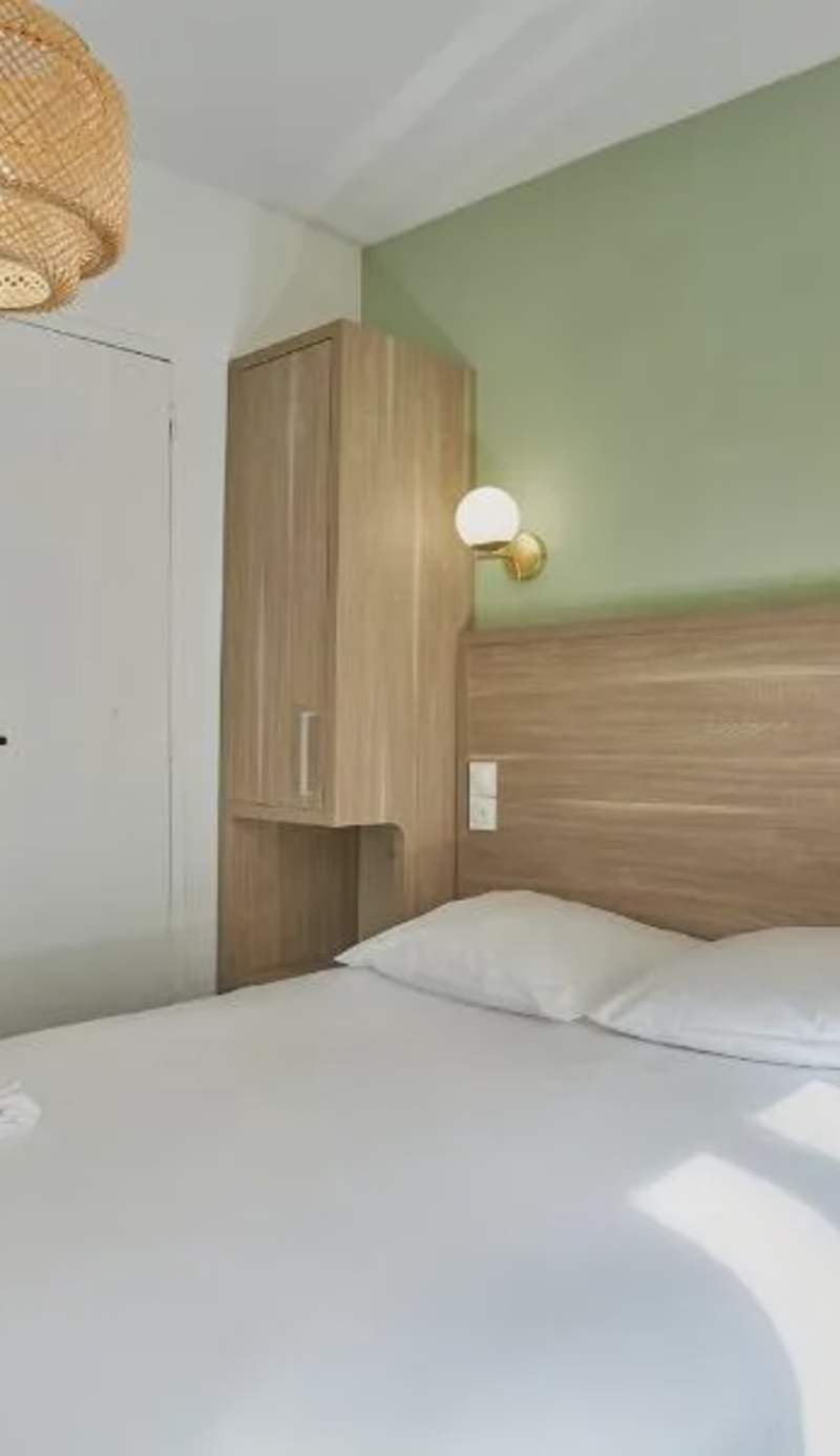 Merryl Hotel