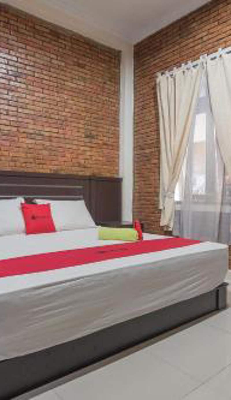 RedDoorz Plus near Cambridge City Square 2 Medan