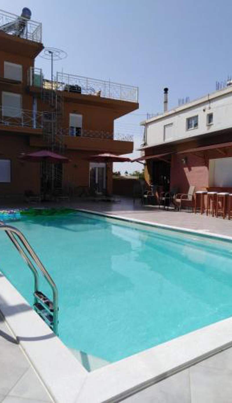 Souvlakis Pool Suites (S.P.S)