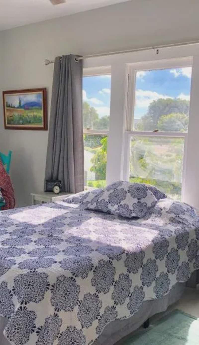 Sunny and Charming Suite next to MIA