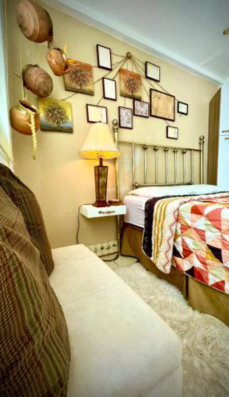 Private Bedroom near the Arch!