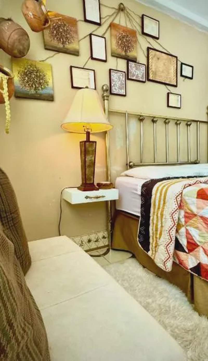 Private Bedroom near the Arch!