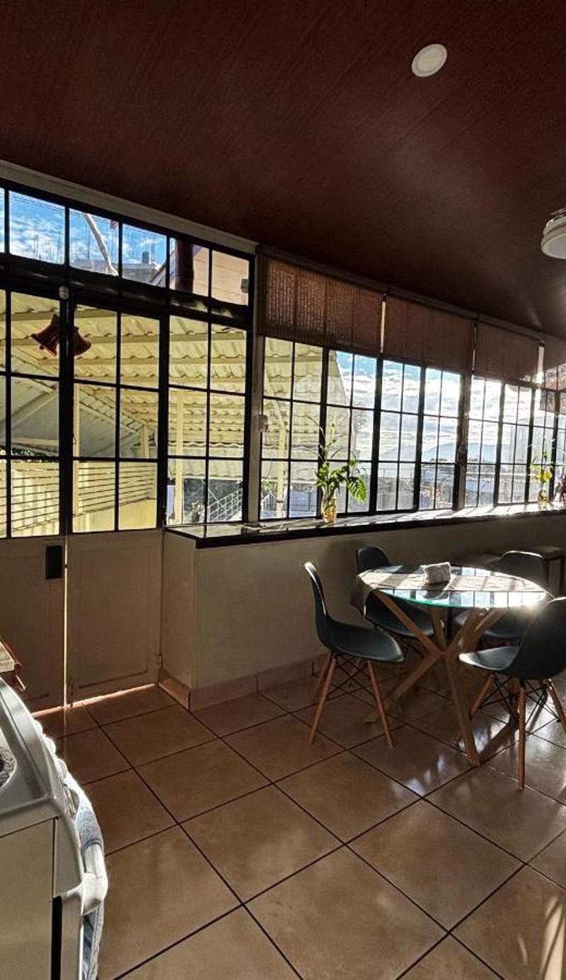 Apartamento dos habitaciones baños completos WiFi y AC todo el apto, parqueo interno,San Salvador, Colonia escalón