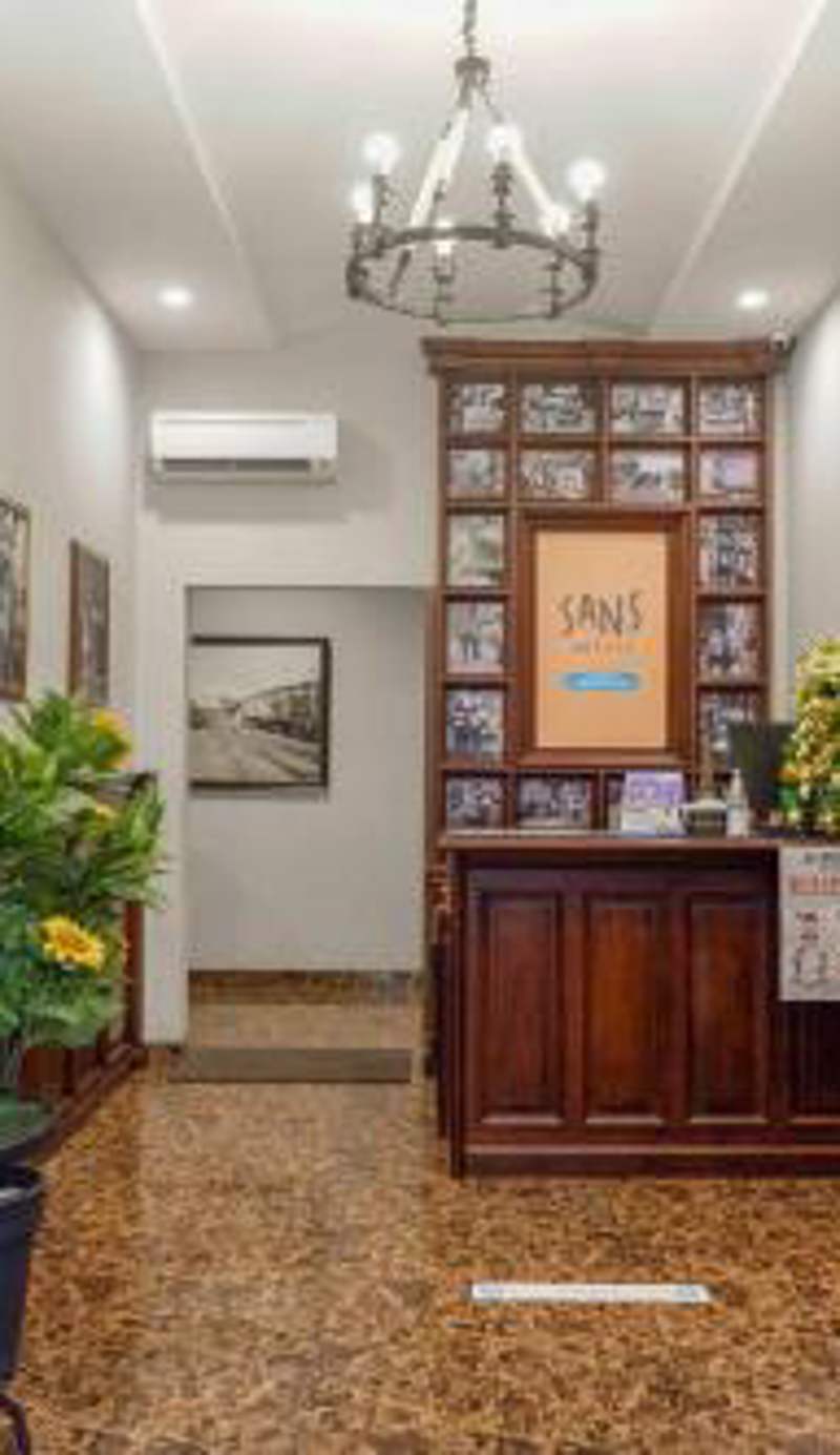 Sans Hotel Empress Simpang Lima
