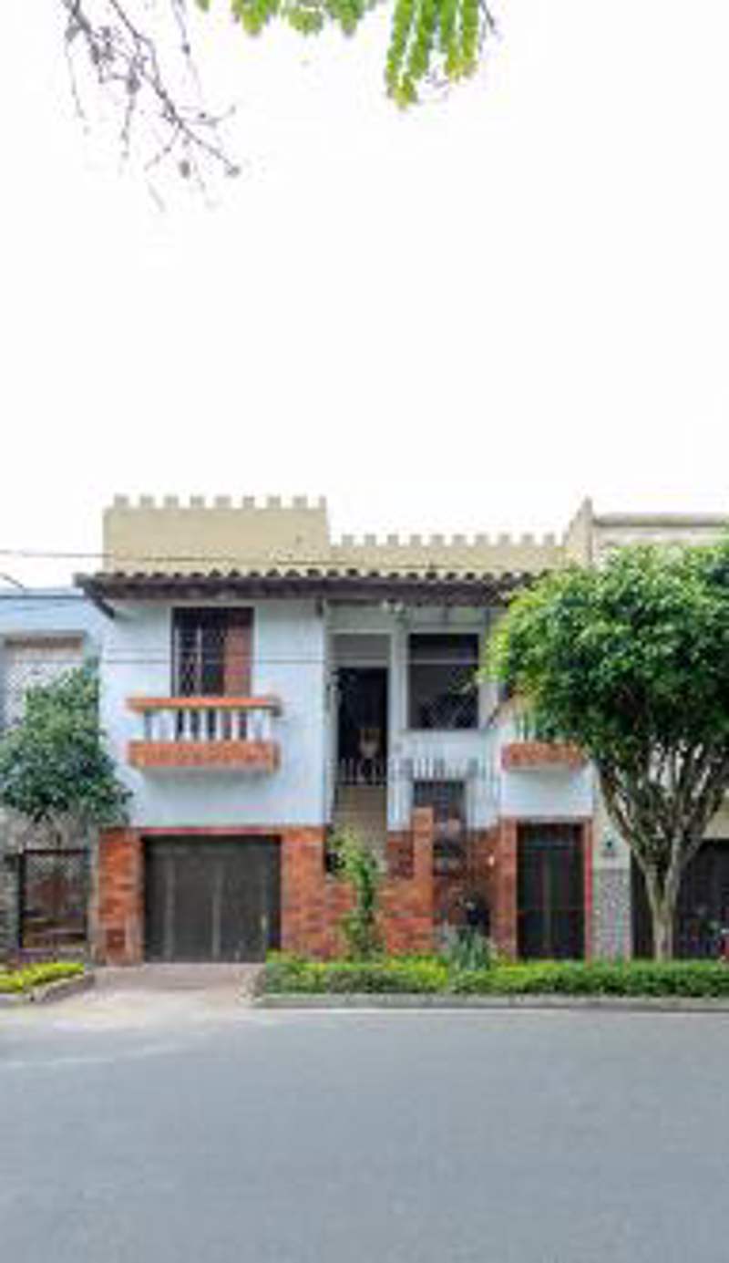 Ayenda Sarayu House