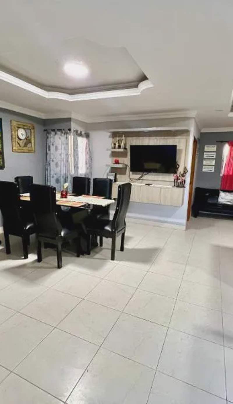 Casa amplia, habitaciones con aire acondicionado