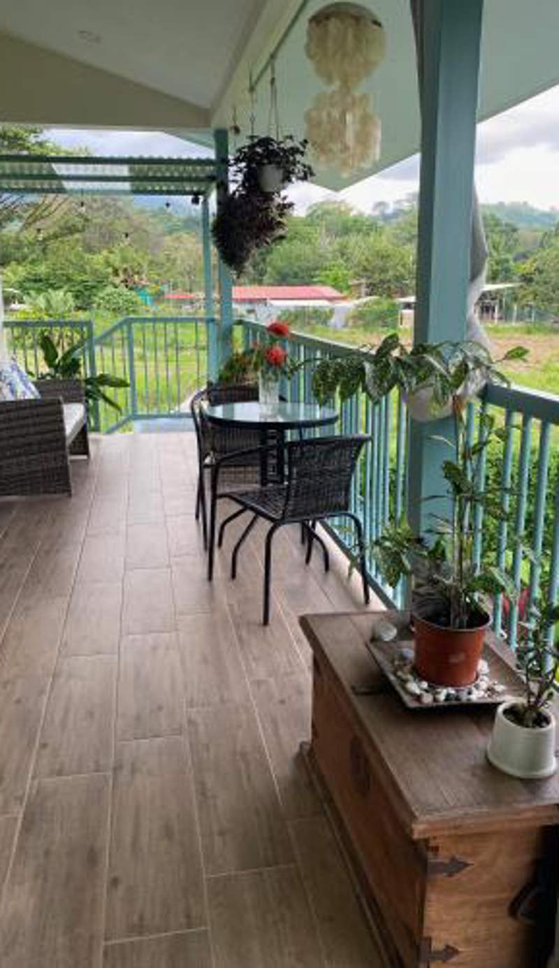 Apartamento con Terraza y Vista al Jardín
