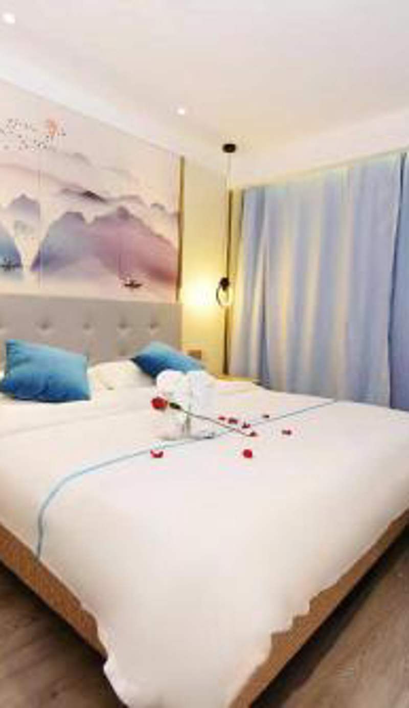 Longchen Holiday Hotel