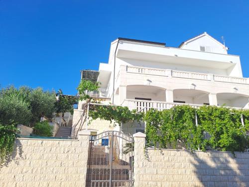 Apartments Topo
