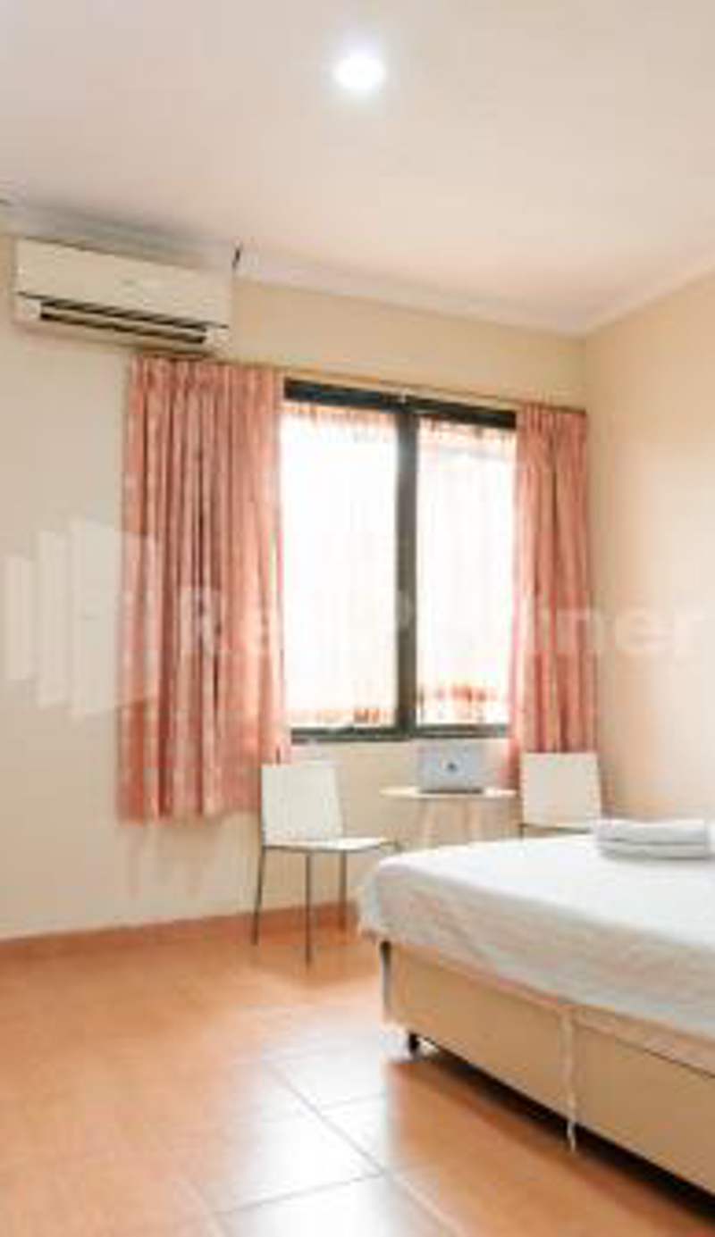SR Residence near Mall Ciputra Cibubur Mitra RedDoorz