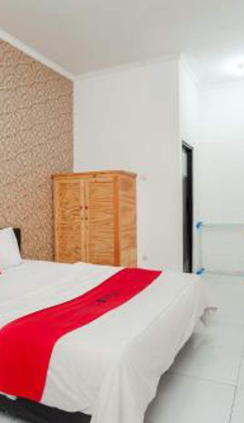RedDoorz Syariah near Jatisampurna Hospital
