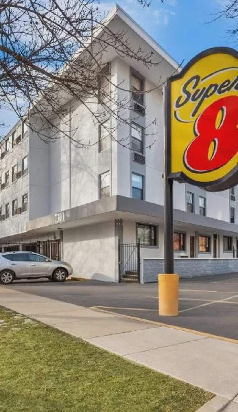 Super 8 by Wyndham Chicago IL