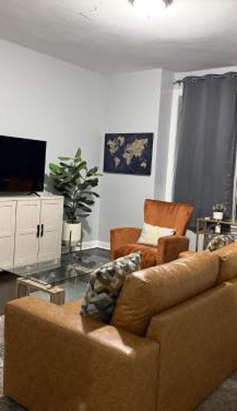 2 BR Apt Near U Chicago Campus & the Lakefront!