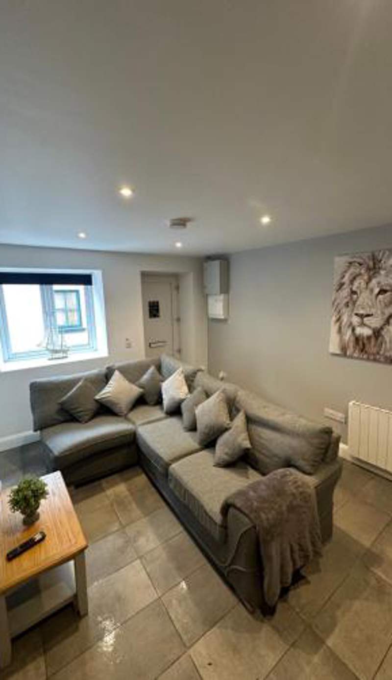 8 Eyre Square Lane