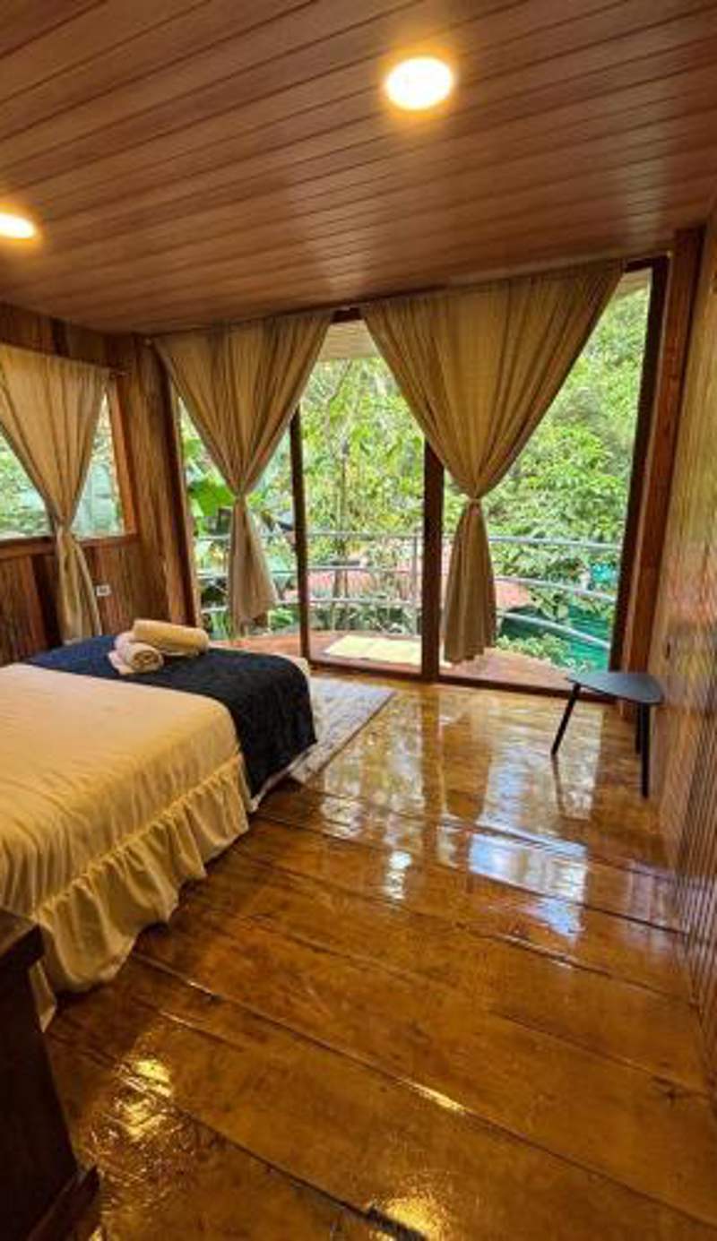 Mindo GlamBird Glamping & Lodge