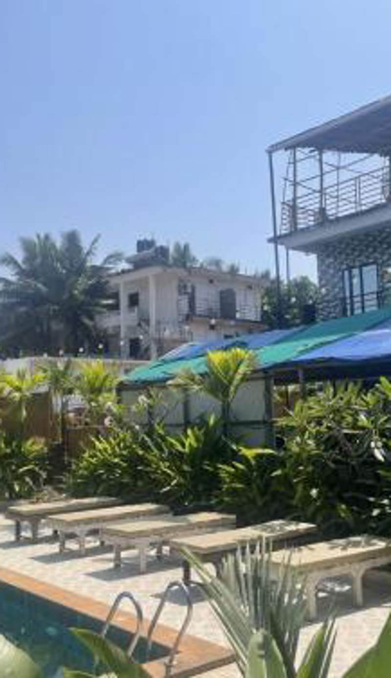 12 Monks - Backpacker Resort