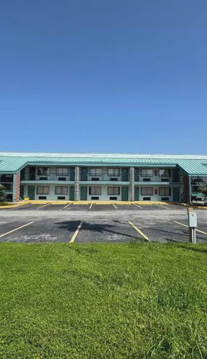 Nola Inn & Suites