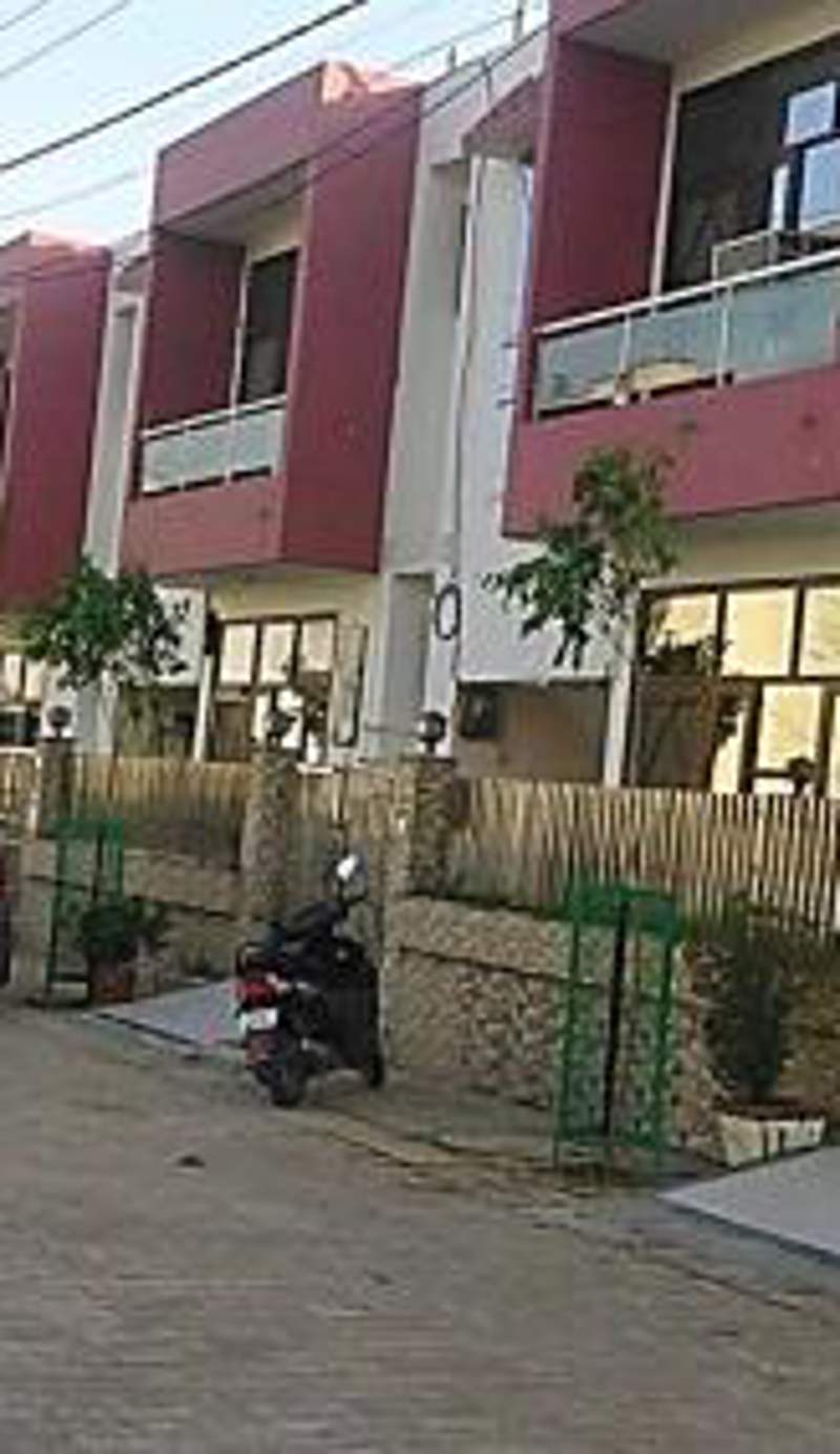 Shri Achyutam Villa - Offering Best Value in Vrindavan