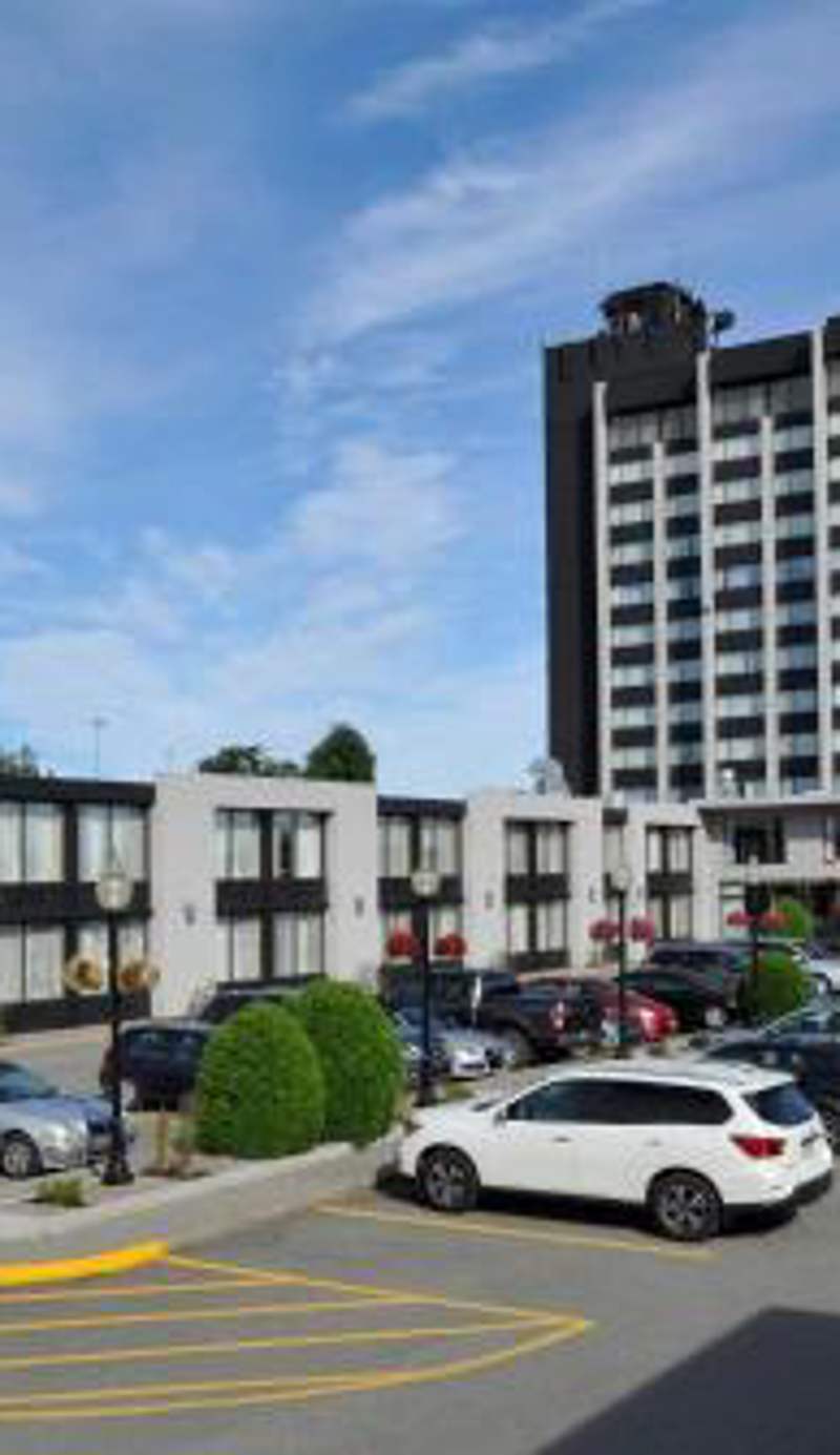 Travelodge by Wyndham Quebec City Hotel & Convention Centre