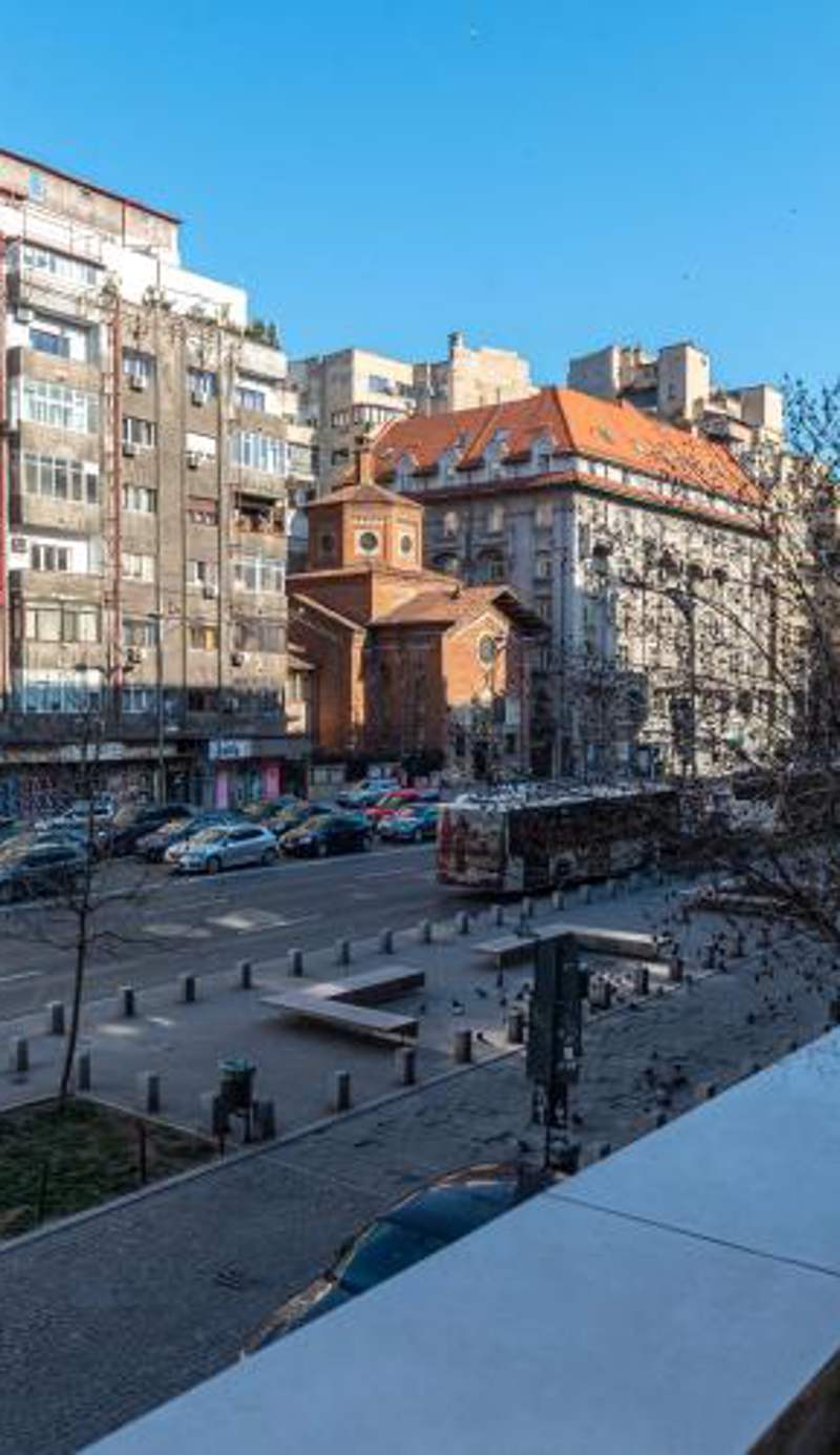 Central 2BR Apartment with Balcony - Italian Church & City View