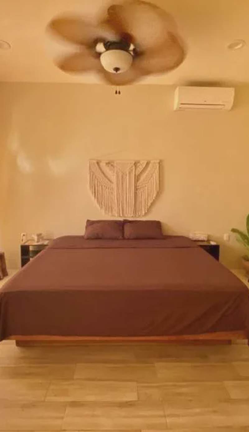 Aj Mun, Hotel Real Maya 3