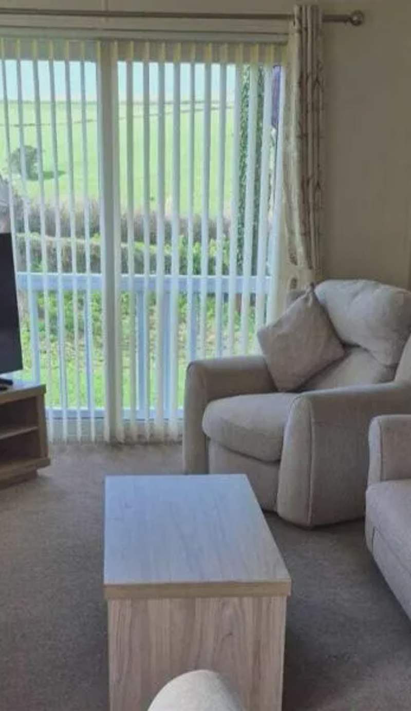 2 Bed Caravan - Sleeps 6 - Pets - Pool - Parking
