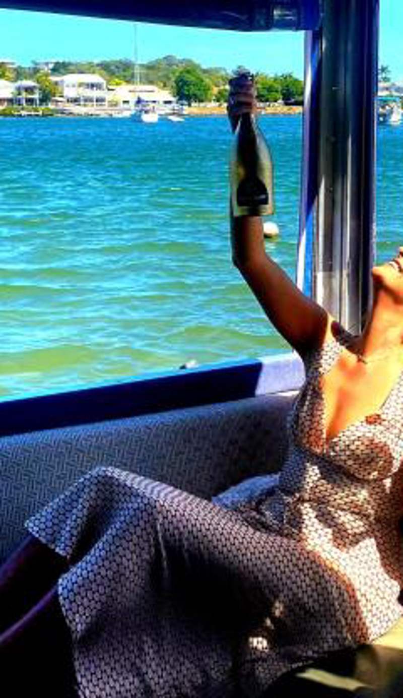 Liquid PARIDISE Noosaville houseboat "Experience More"