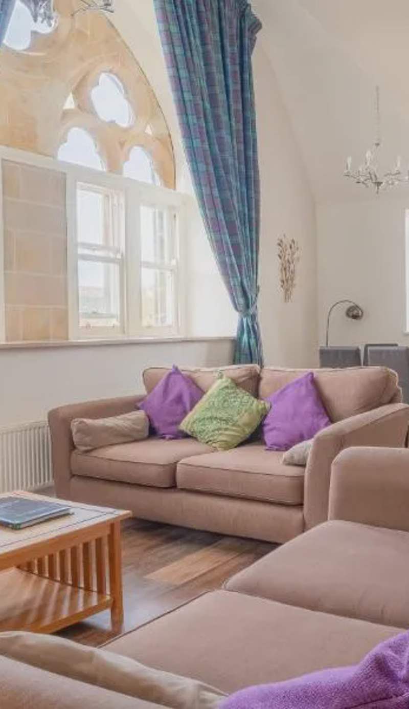 The Caledonian 3 Bedroom Self Catering Apartment in historic Abbey