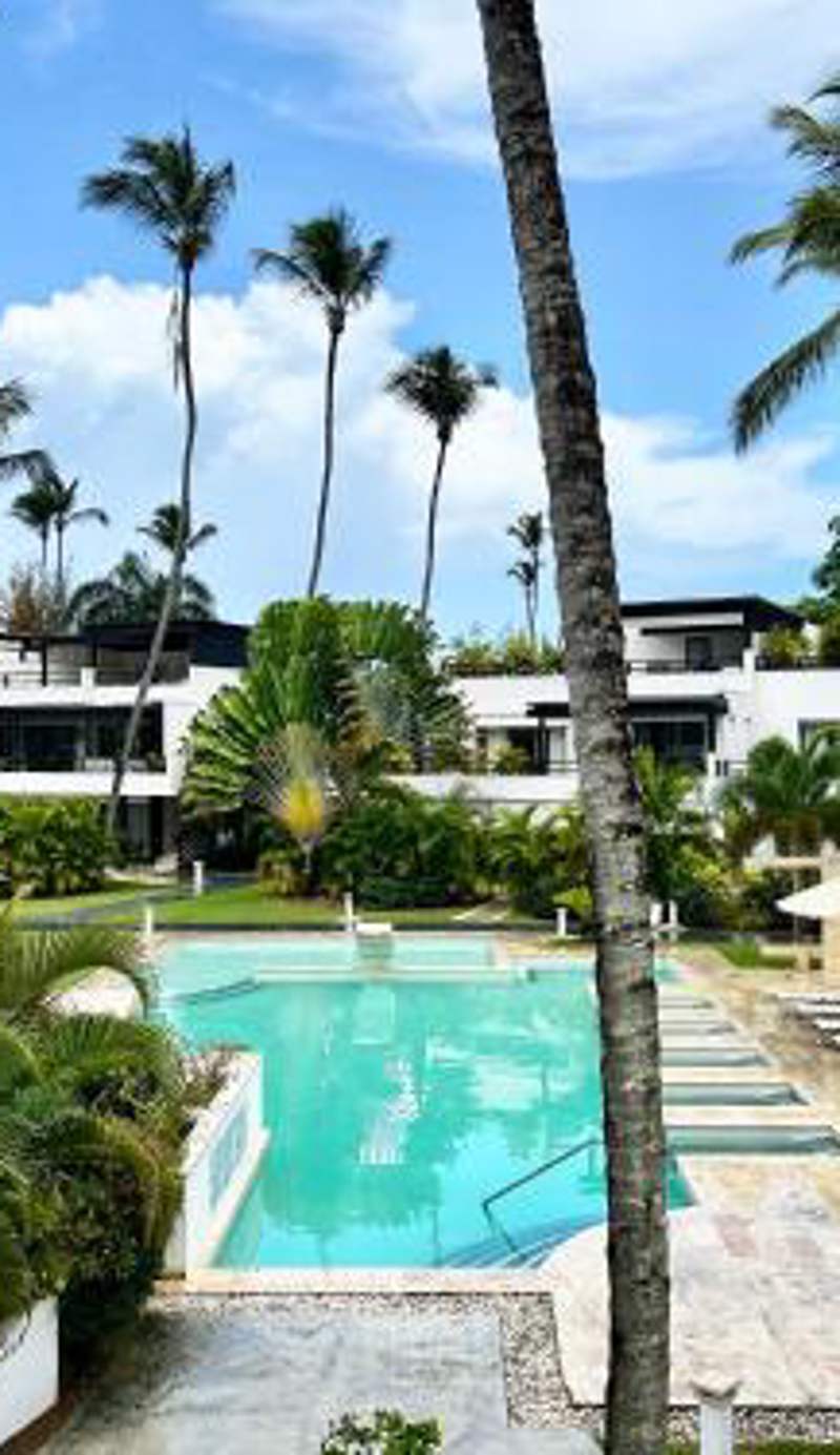 Beachfront complex 3BD 3BA with pool