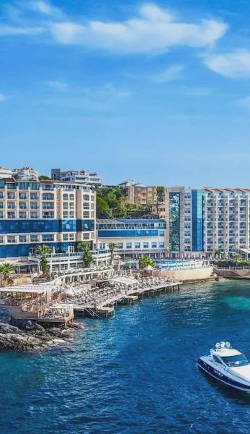 Charisma De Luxe Hotel