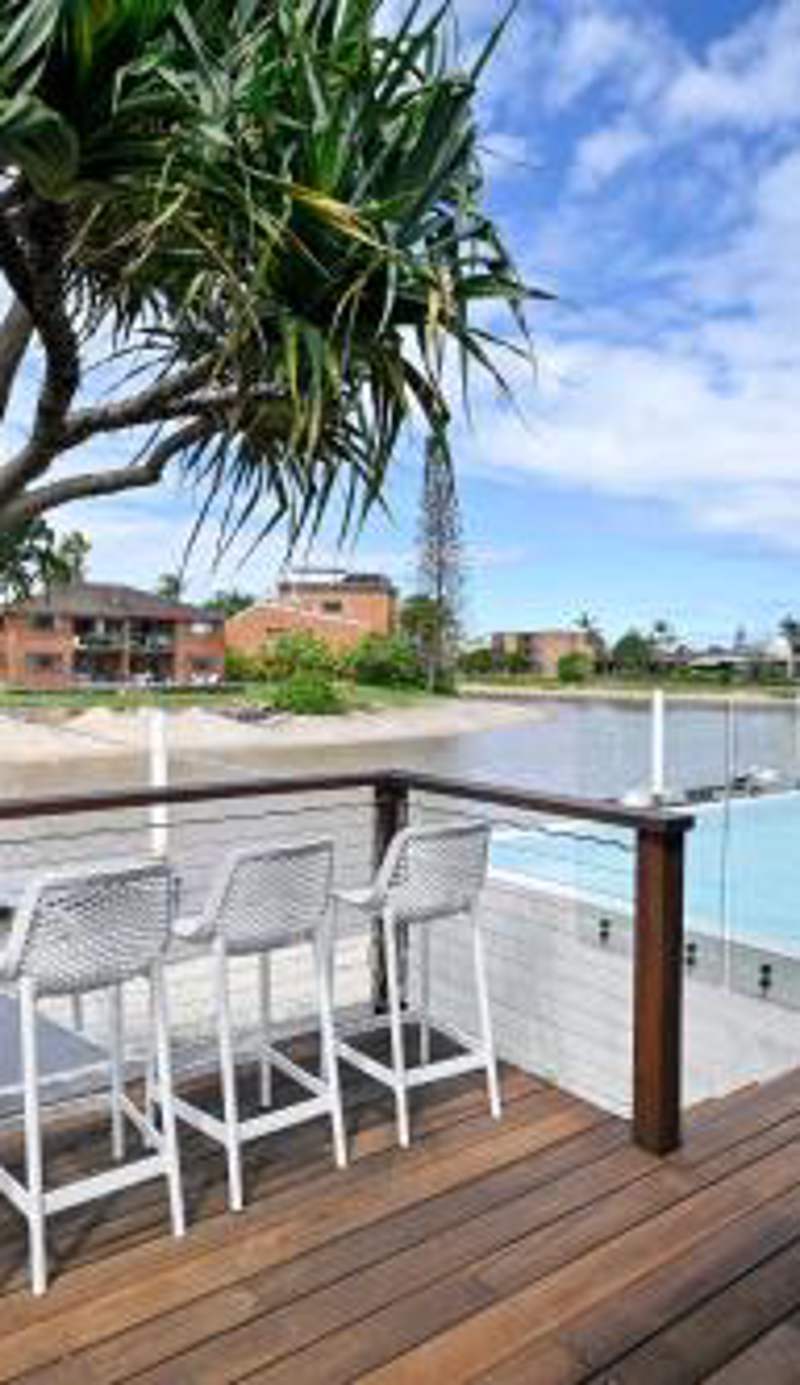Stunning Mooloolaba Waterfront Home -10 guests ZB1