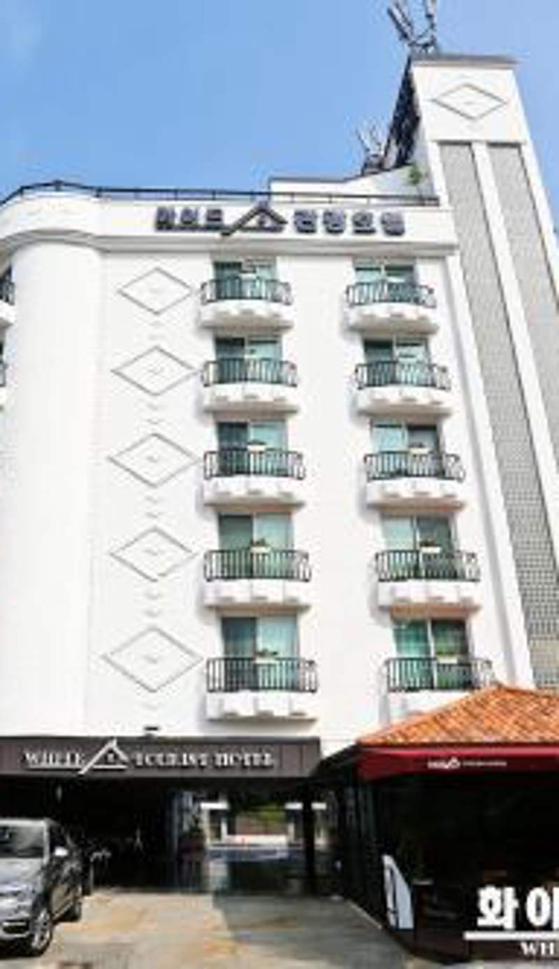 White Tourist Hotel