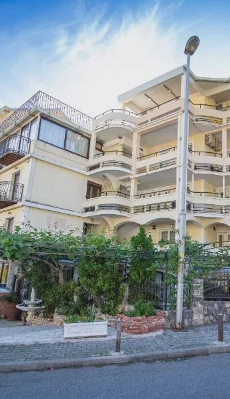 Saki Apartments