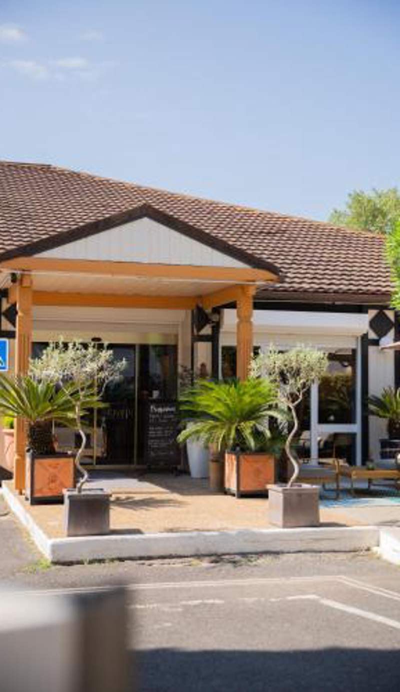 Brit Hotel Confort Nîmes Ouest - A9 sortie 25