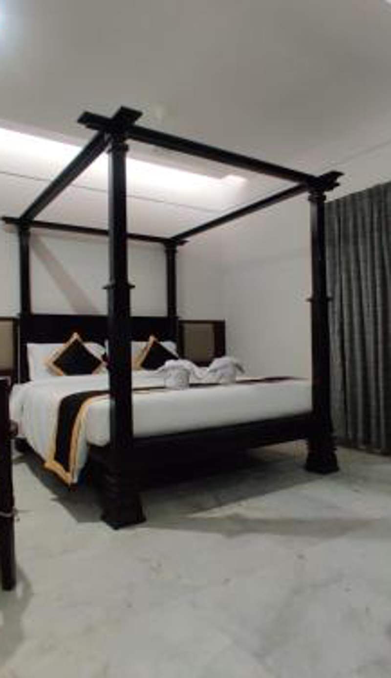 Hotel Saratharajans