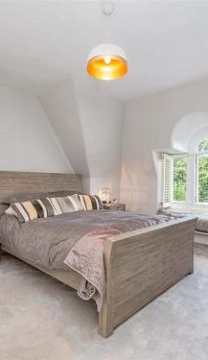 Spacious 4 Bedroom Flat in Stirling
