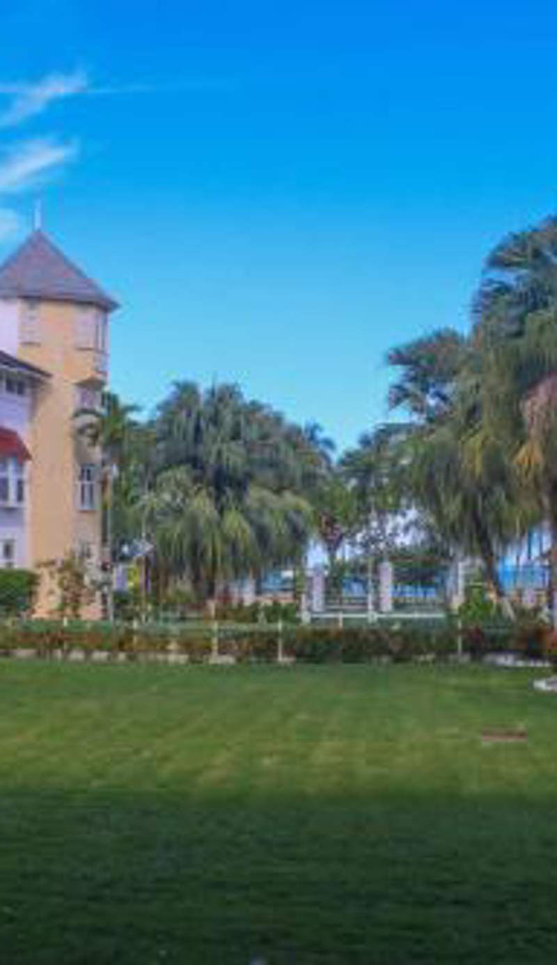 Cool's 1 bedroom Beach & Garden View