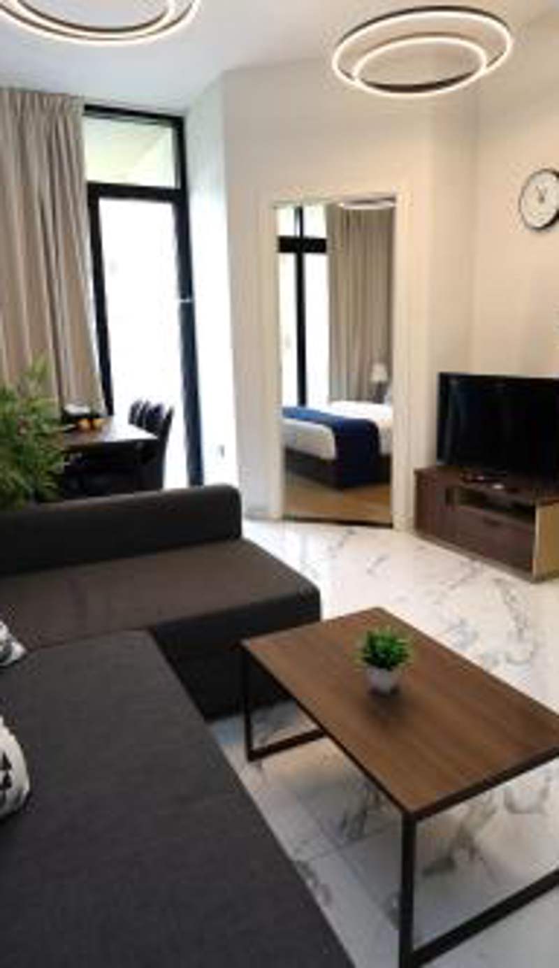1 Bed Junior near Cleveland and Galleria Mall by Central Stay